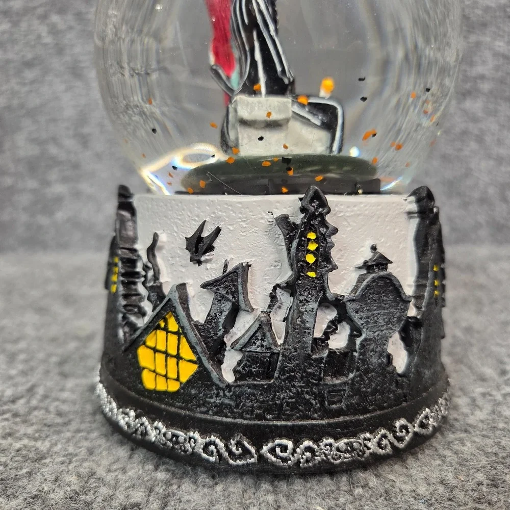 Nightmare Before Christmas THIS IS HALLOWEEN Musical Snow Globe‎ 1993 Tim Burton